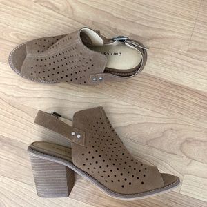 Cute wedges with brown suede and straps